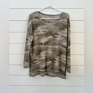 American Eagle Outfitters Camo V‑Neck Waffle Knit Top